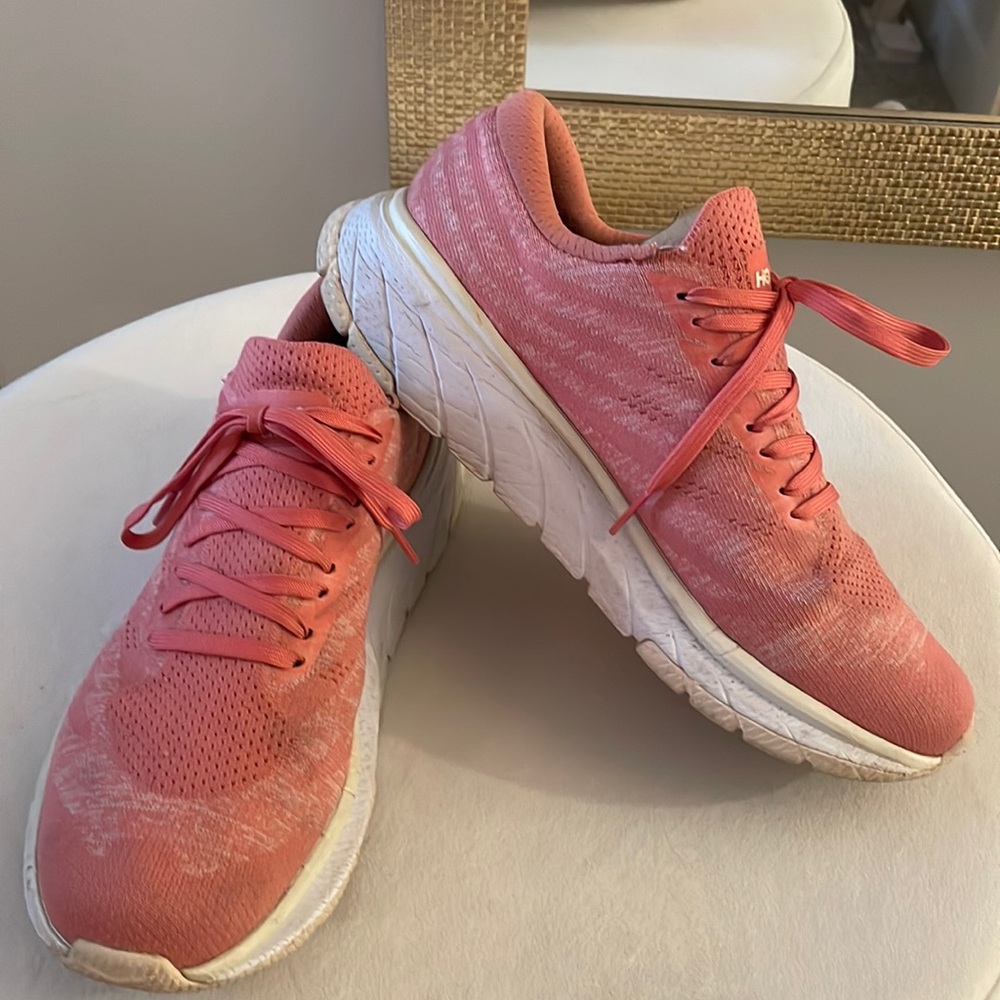 Hoka Cavu 3
